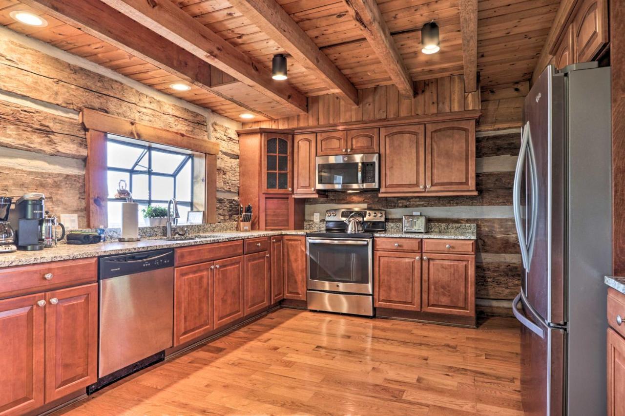 Upscale Gatlinburg Cabin Deck, Fire Pit And Hot Tub Eksteriør billede