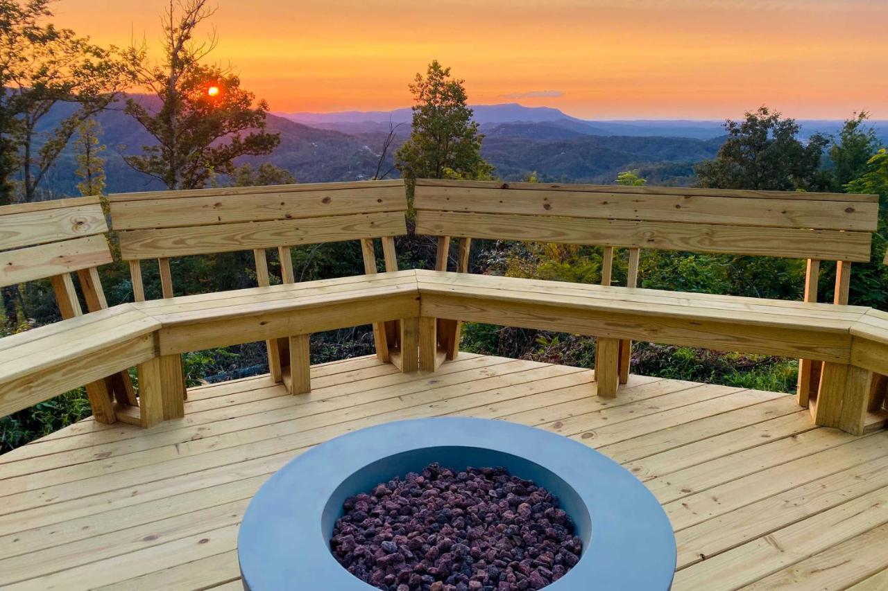 Upscale Gatlinburg Cabin Deck, Fire Pit And Hot Tub Eksteriør billede
